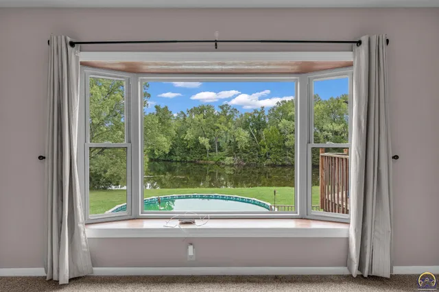 $575,000 | 2040 Cottonwood Lane, Topeka, KS 66615