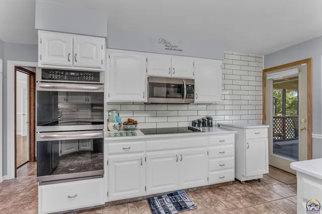 $575,000 | 2040 Cottonwood Lane, Topeka, KS 66615