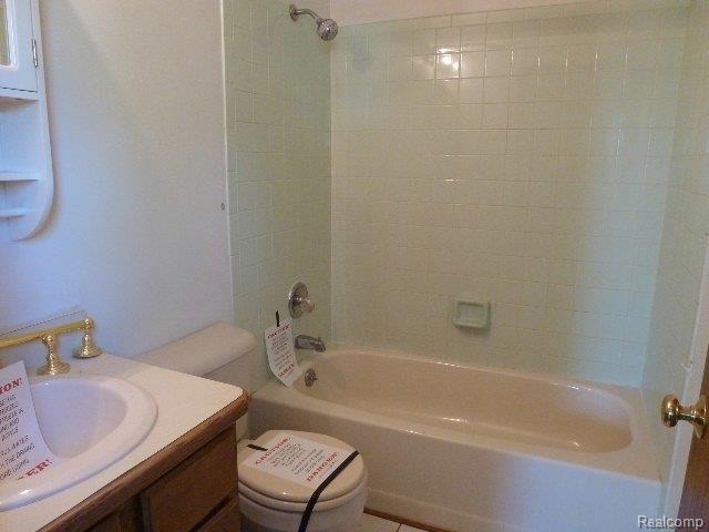 1472 Crest Road Howell, MI 48843 - Photo 7 of 15 Mstr Bath.JPG