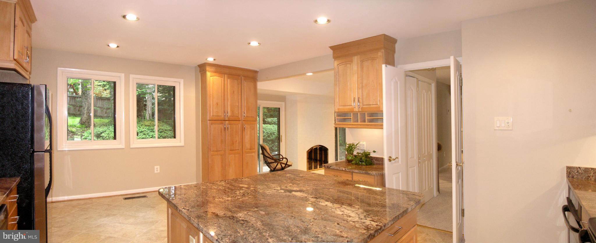 11810 Riders Lane Reston, VA 20191 - Photo 12 of 30 Kitchen