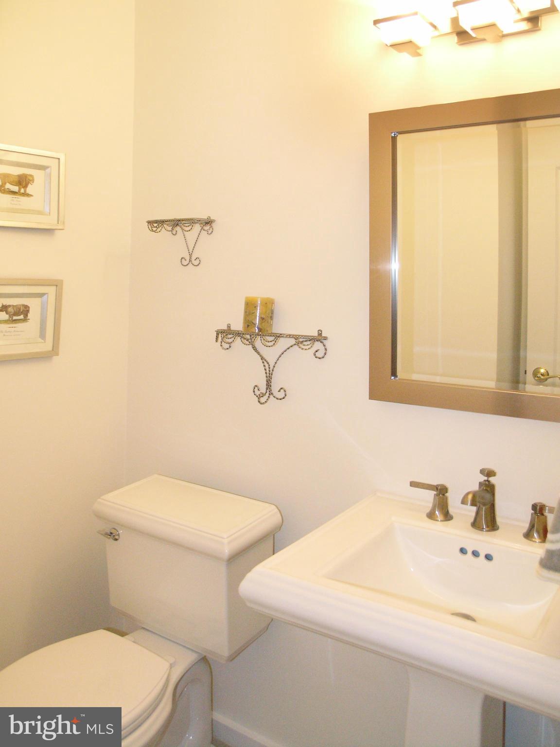 11810 Riders Lane Reston, VA 20191 - Photo 15 of 30 Powder Room