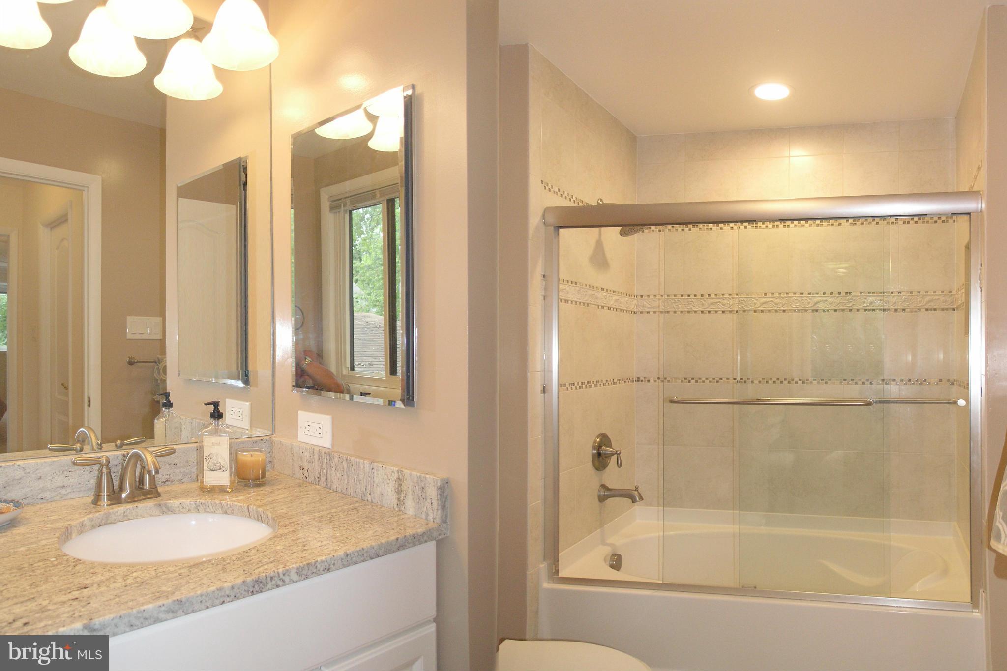 11810 Riders Lane Reston, VA 20191 - Photo 19 of 30 1st Master Bath (HERS)