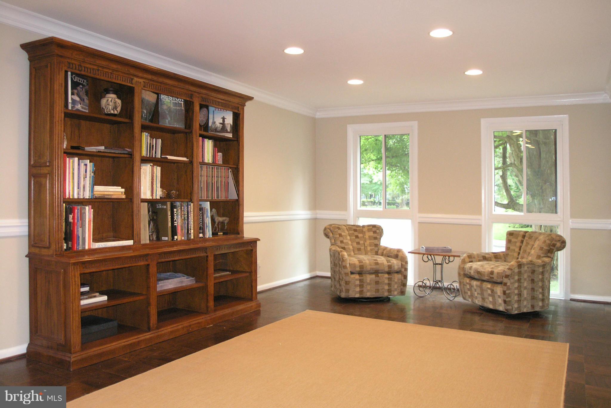 11810 Riders Lane Reston, VA 20191 - Photo 4 of 30 Living Room