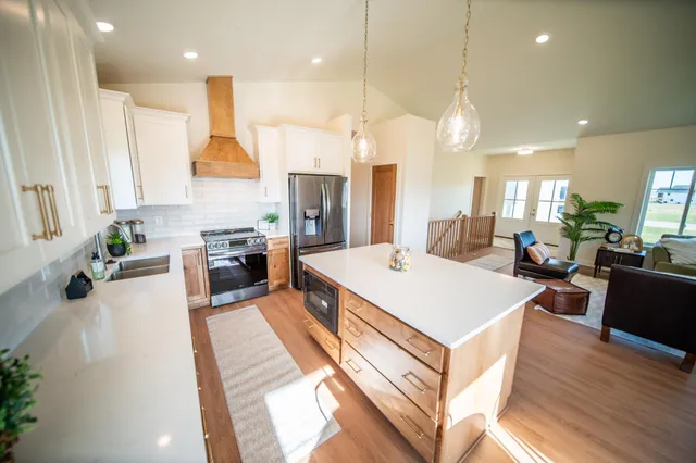 $648,900 | 1803 20th Ave Circle Northeast, Kasson, MN 55944