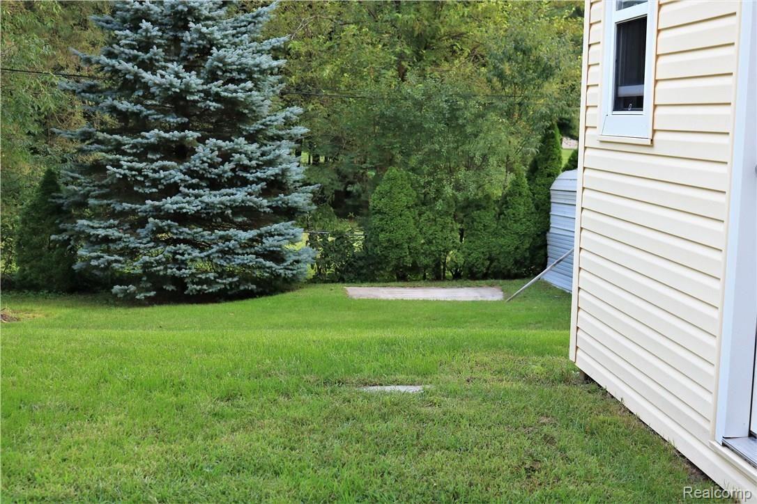 9039 Buchanan Road Brighton, MI 48116 - Photo 7 of 26 Through gate