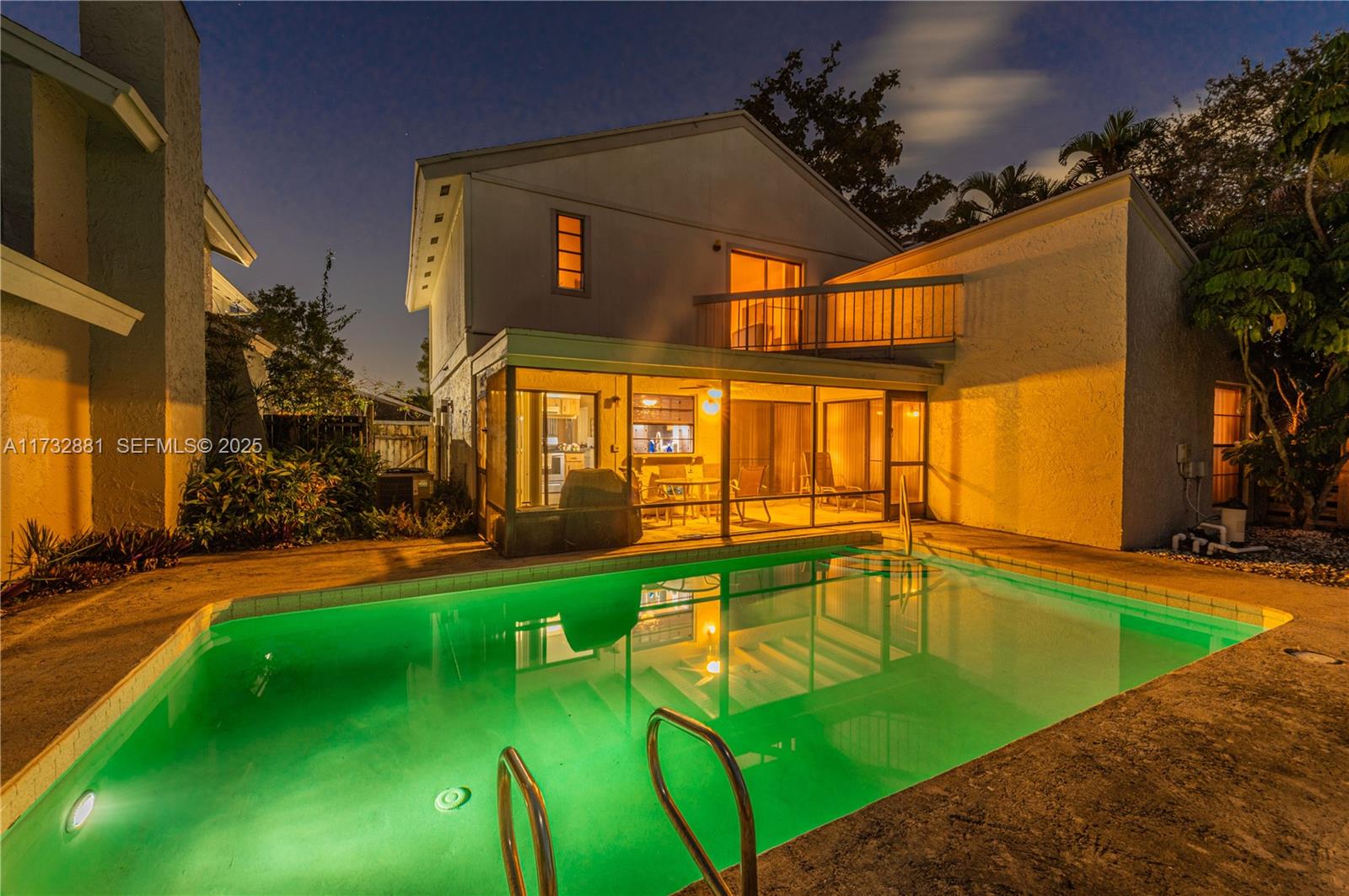 36 Eastmont Road Hollywood, FL 33021 - Photo 4 of 30 a view of a backyard with swimming pool
