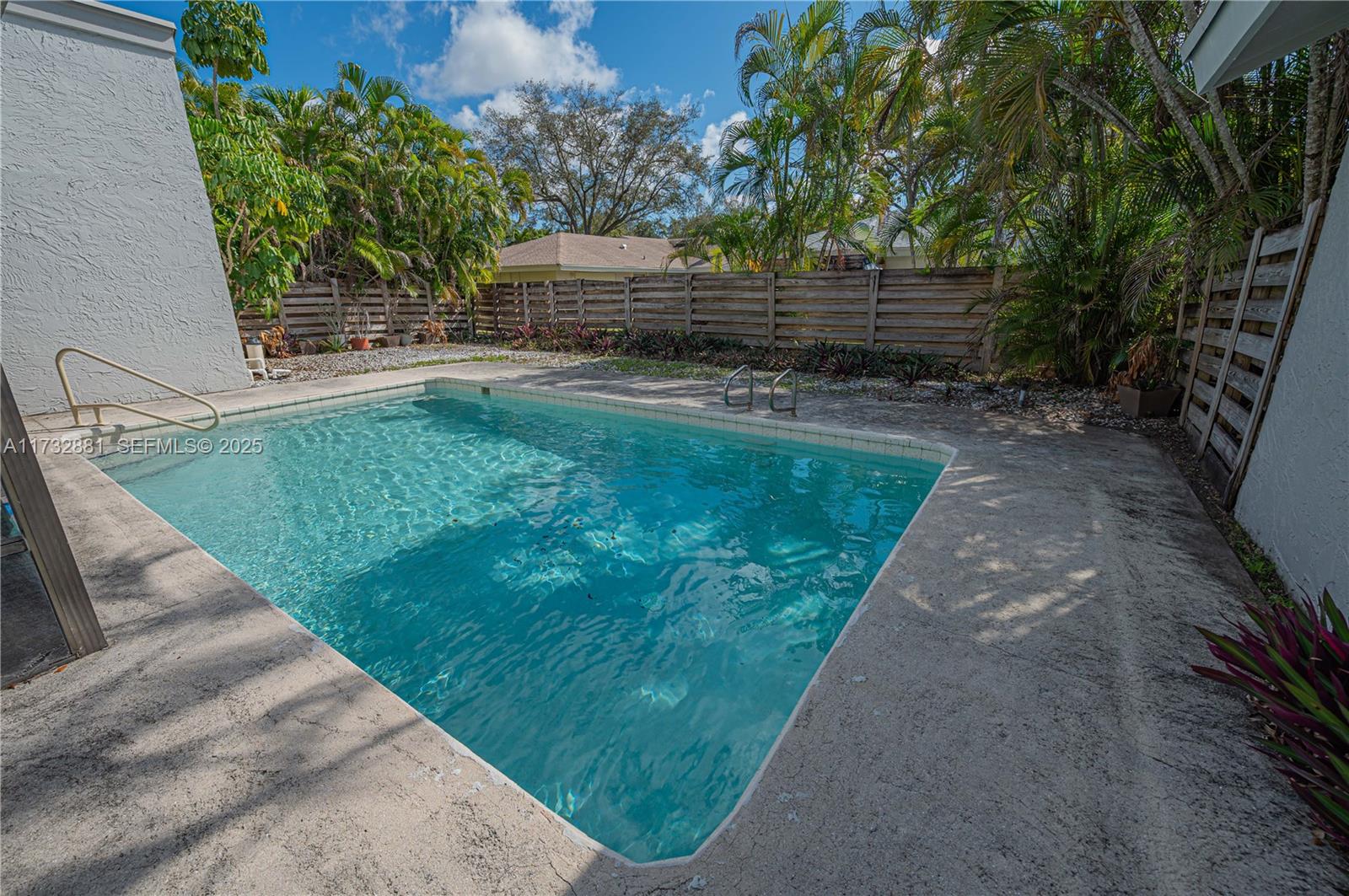 36 Eastmont Road Hollywood, FL 33021 - Photo 5 of 30 a view of backyard with green space