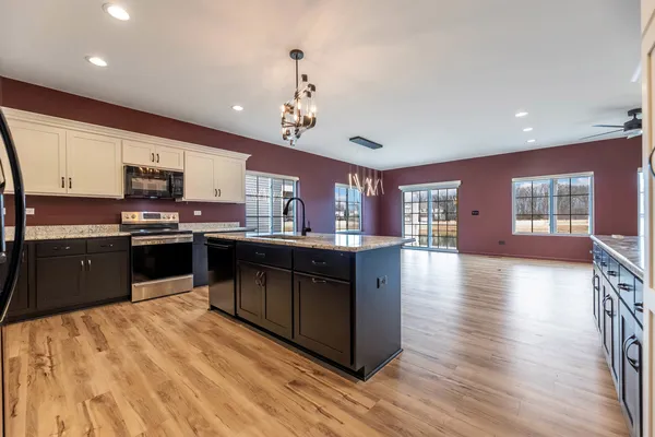 $430,000 | 25550 South Sara Court, Channahon, IL 60410