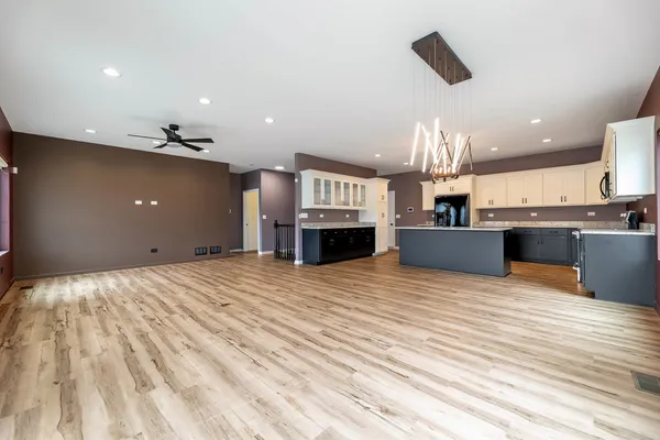 $430,000 | 25550 South Sara Court, Channahon, IL 60410