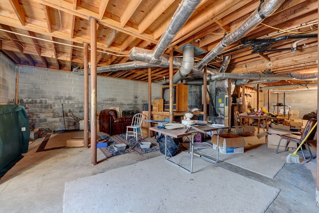1676 Shoal Creek Road Dawsonville, GA 30534 - Photo 31 of 40 a view of livingroom with furniture