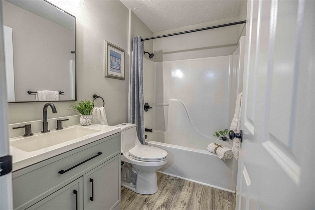 41 Missile Loop Swansea, MA 02777 - Photo 13 of 22