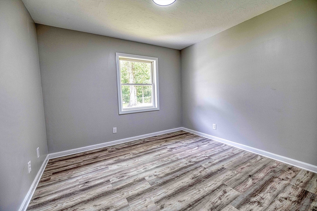 41 Missile Loop Swansea, MA 02777 - Photo 10 of 22