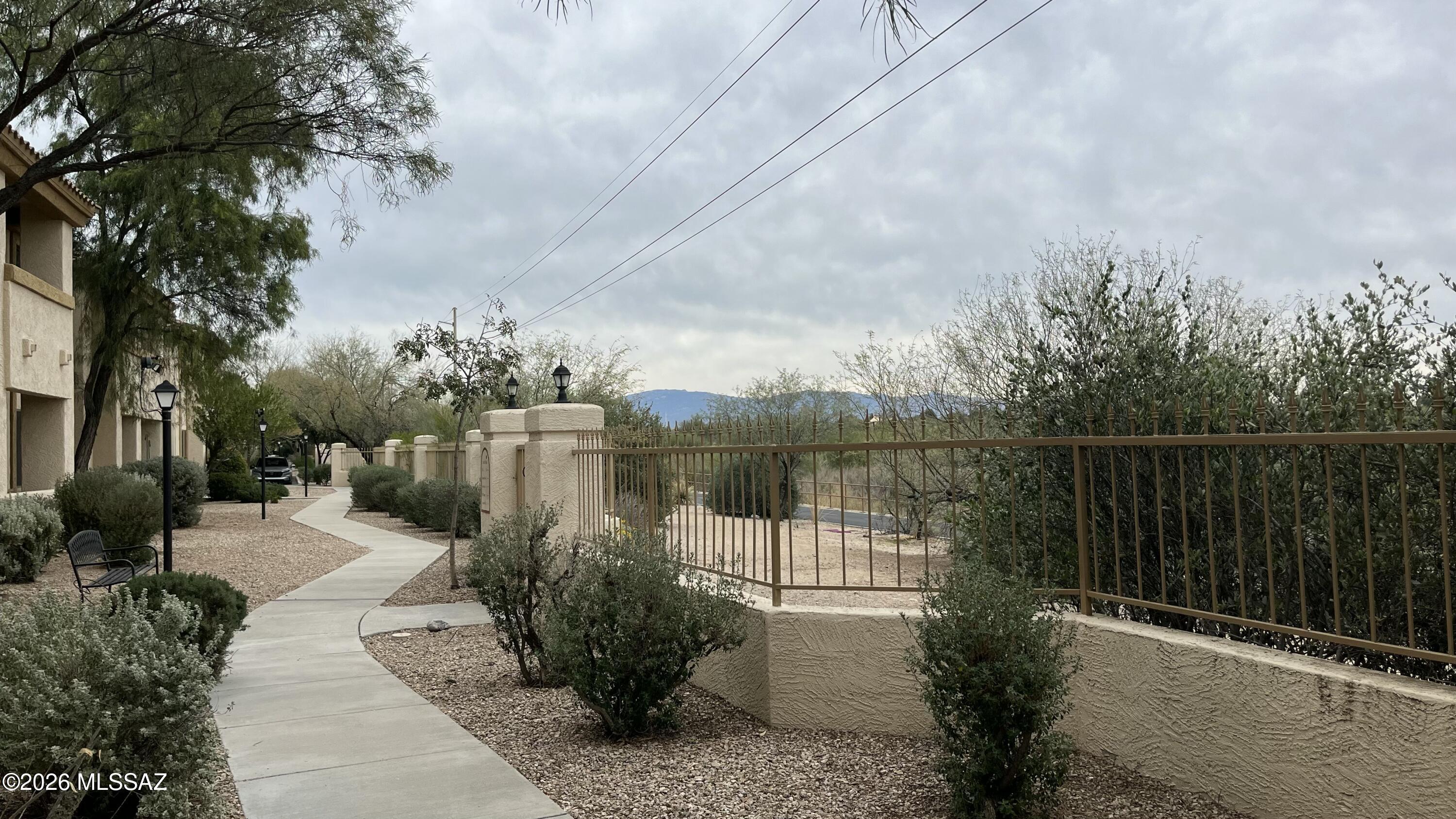 2550 East River Road, Unit 11205 Tucson, AZ 85718 - Photo 27 of 30 Walkway
