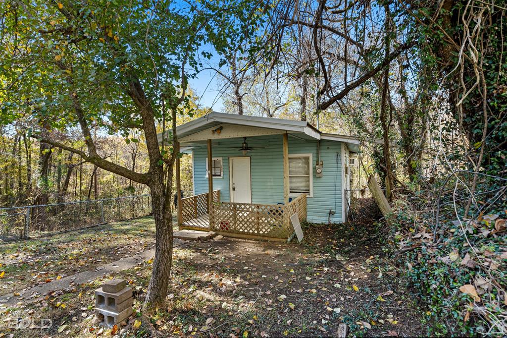333 Canal Street Ringgold, LA 71068 - Photo 30 of 33 a view of a chair and table in the backyard