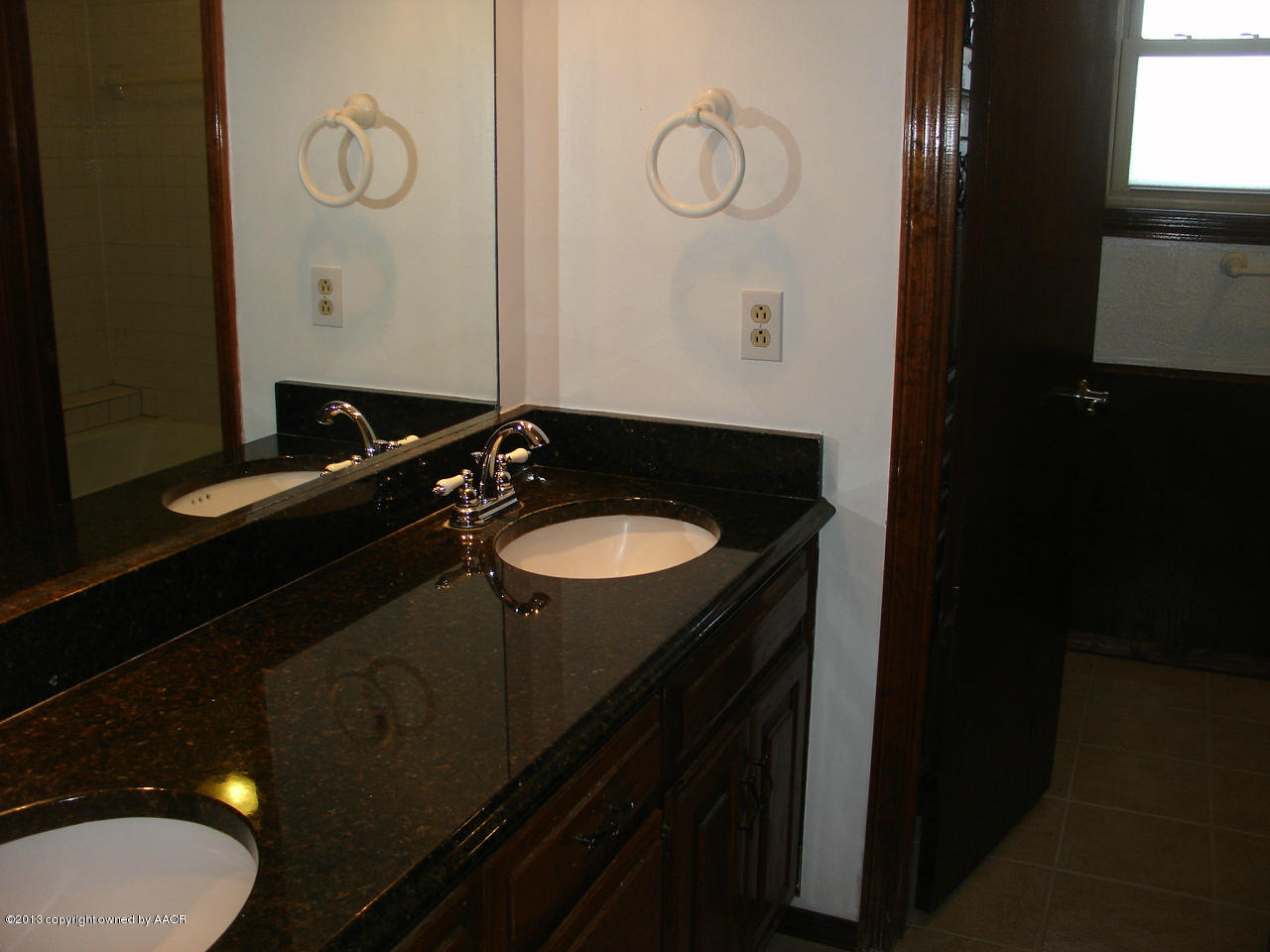 1830 Girl Scout Road Amarillo, TX 79124 - Photo 15 of 20 Hall Bath