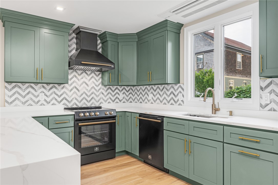 6 Potter Street Newport, RI 02840 - Photo 5 of 22