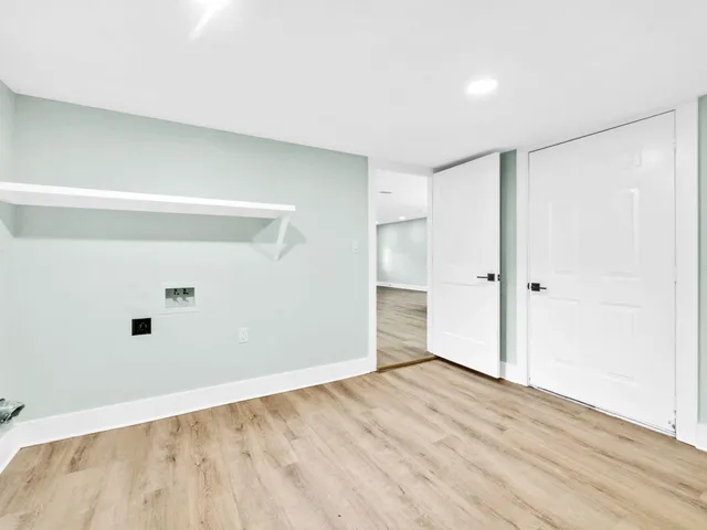 a view of a house with backyard and a tree