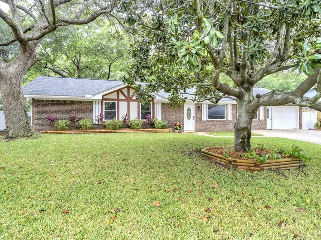 $630,000 | 425 Stahlman Avenue, Destin, FL 32541