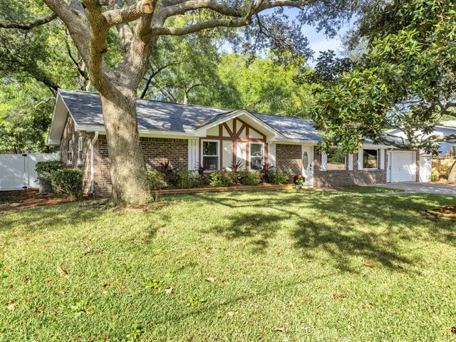 $630,000 | 425 Stahlman Avenue, Destin, FL 32541