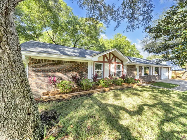 $630,000 | 425 Stahlman Avenue, Destin, FL 32541