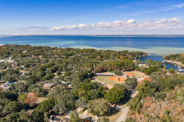 $630,000 | 425 Stahlman Avenue, Destin, FL 32541