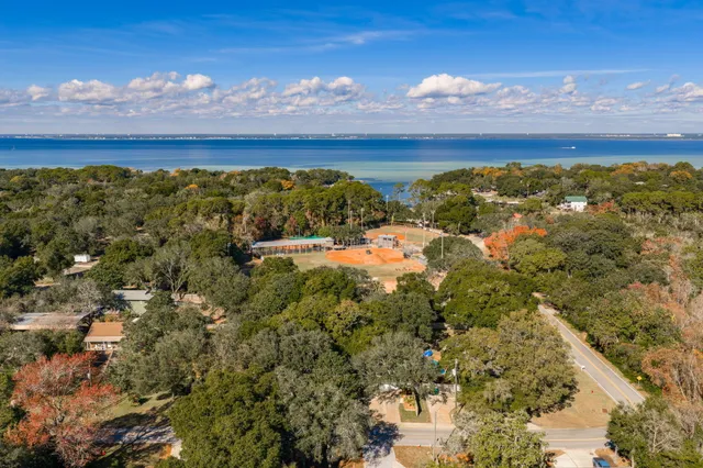 $630,000 | 425 Stahlman Avenue, Destin, FL 32541