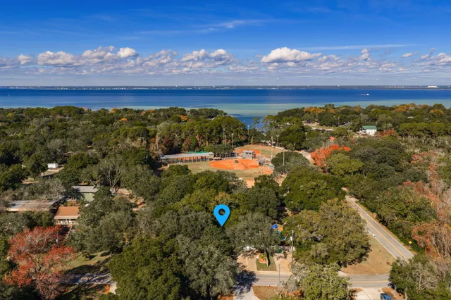 $630,000 | 425 Stahlman Avenue, Destin, FL 32541