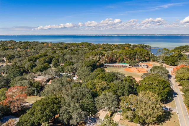 $630,000 | 425 Stahlman Avenue, Destin, FL 32541