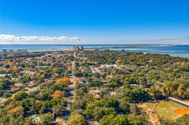 $630,000 | 425 Stahlman Avenue, Destin, FL 32541