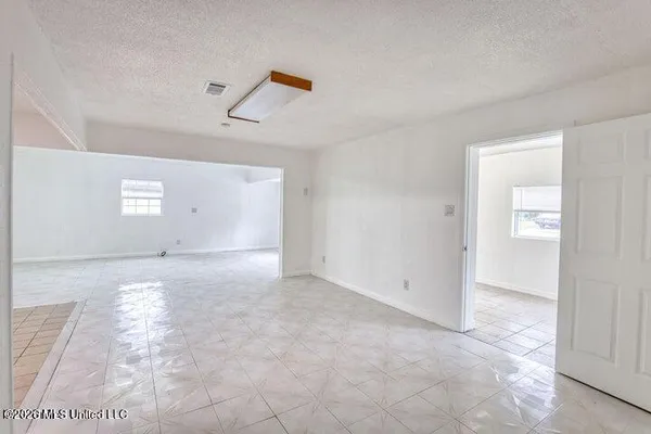 $1,600 | 6616 Columbus Circle, Ocean Springs, MS 39564