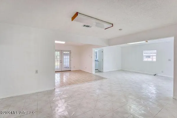 $1,600 | 6616 Columbus Circle, Ocean Springs, MS 39564