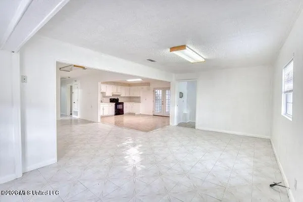 $1,600 | 6616 Columbus Circle, Ocean Springs, MS 39564