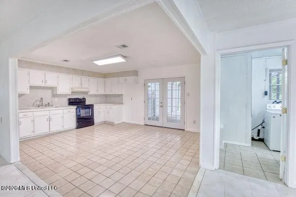 $1,600 | 6616 Columbus Circle, Ocean Springs, MS 39564