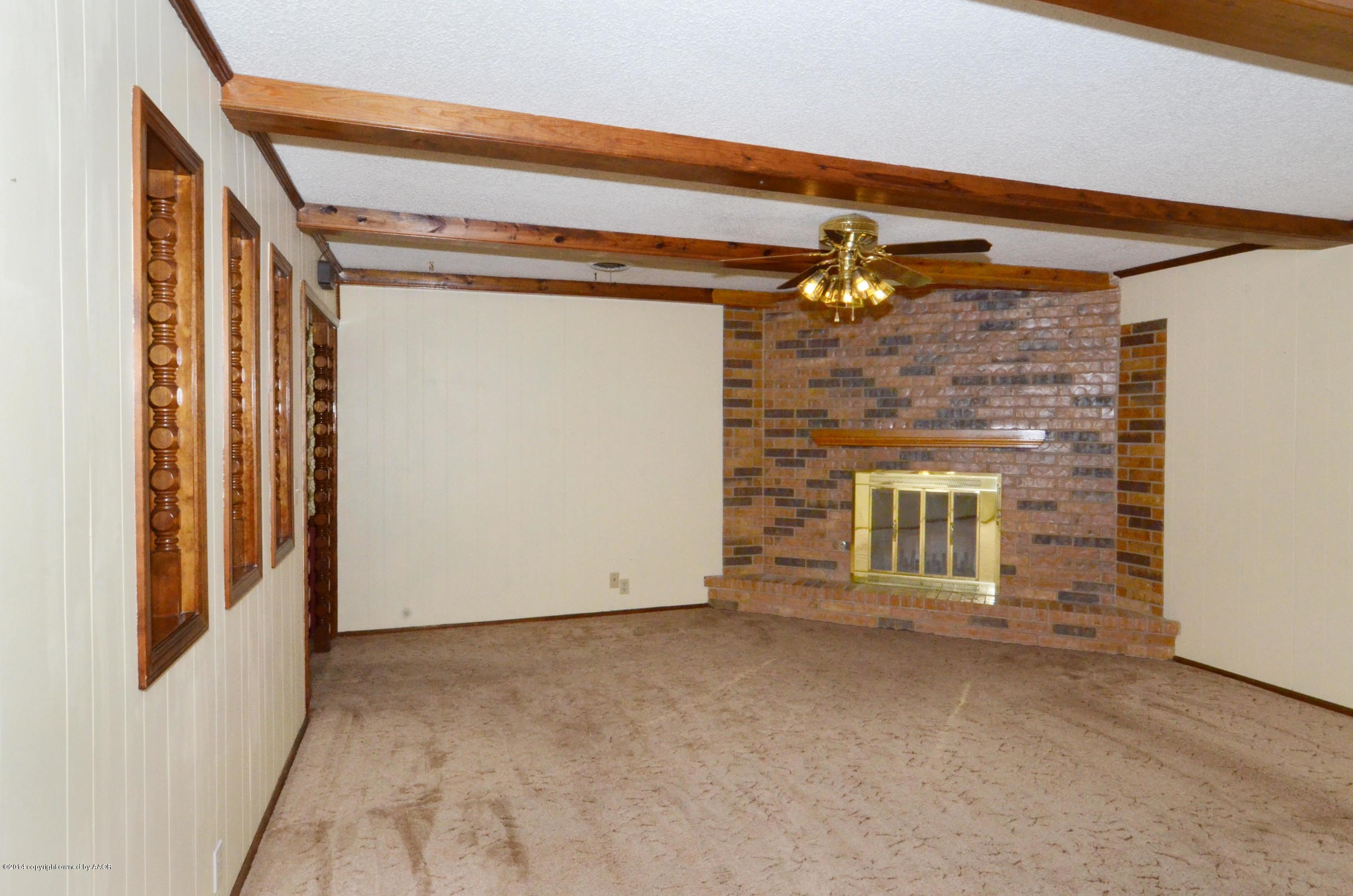 6704 Falcon Road Amarillo, TX 79109 - Photo 5 of 21 Living_Room_2