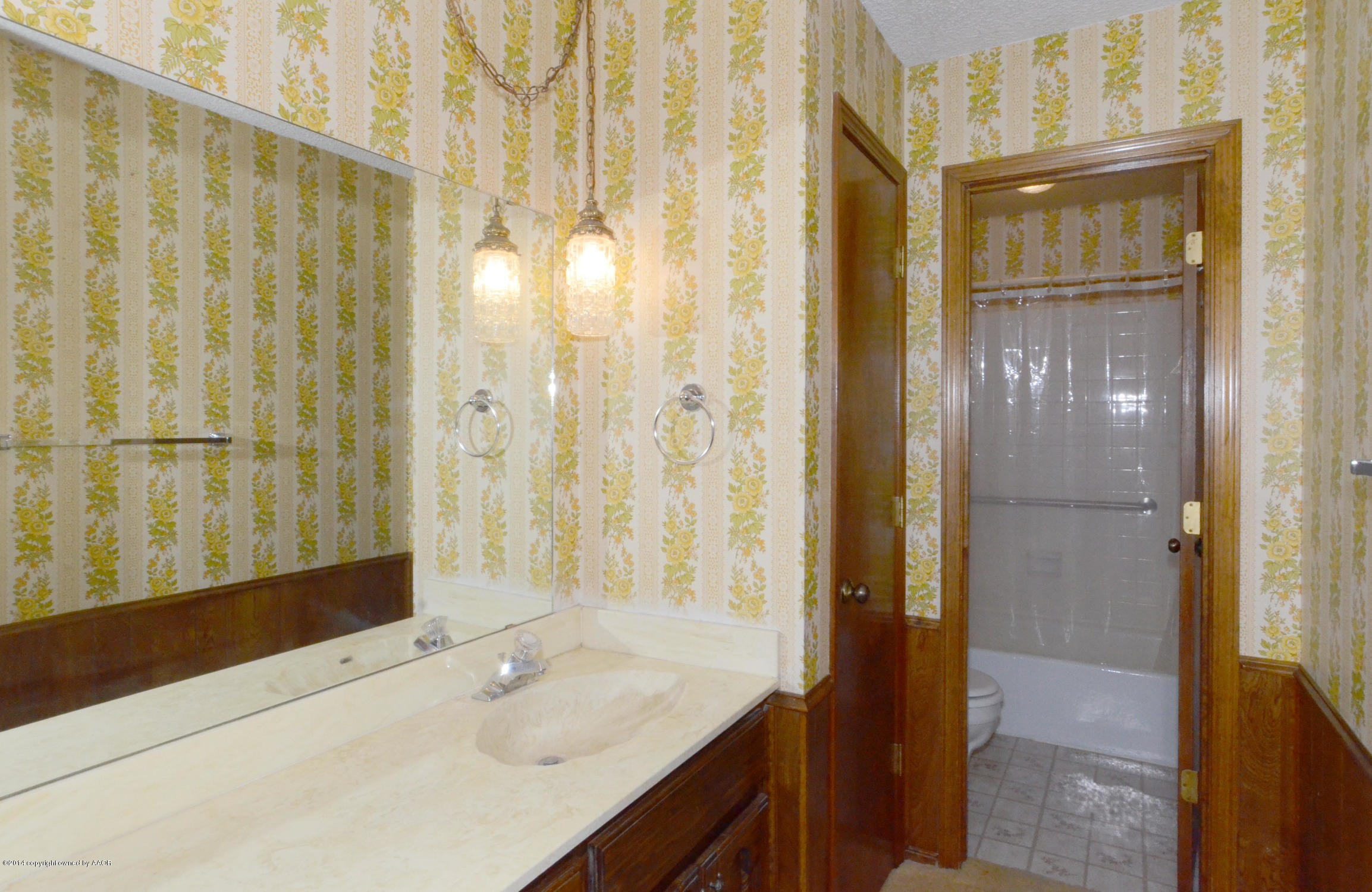 6704 Falcon Road Amarillo, TX 79109 - Photo 10 of 21 Bathroom
