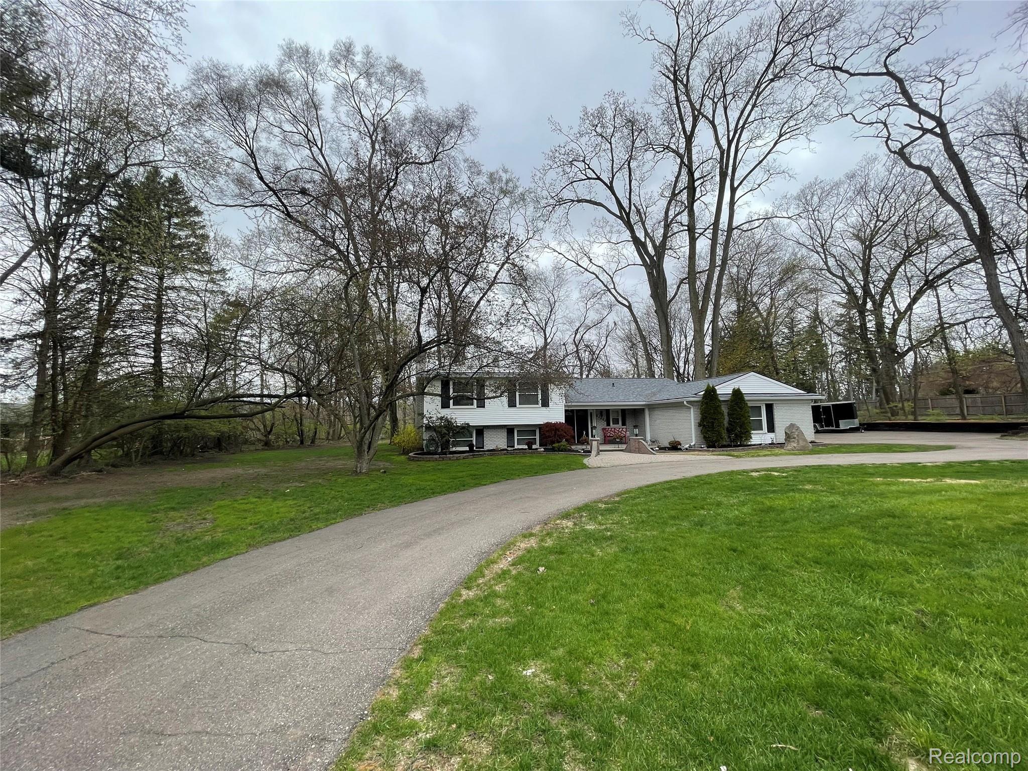 24665 Farmington Road Farmington, MI 48336 - Photo 31 of 31 Situated well off the road
