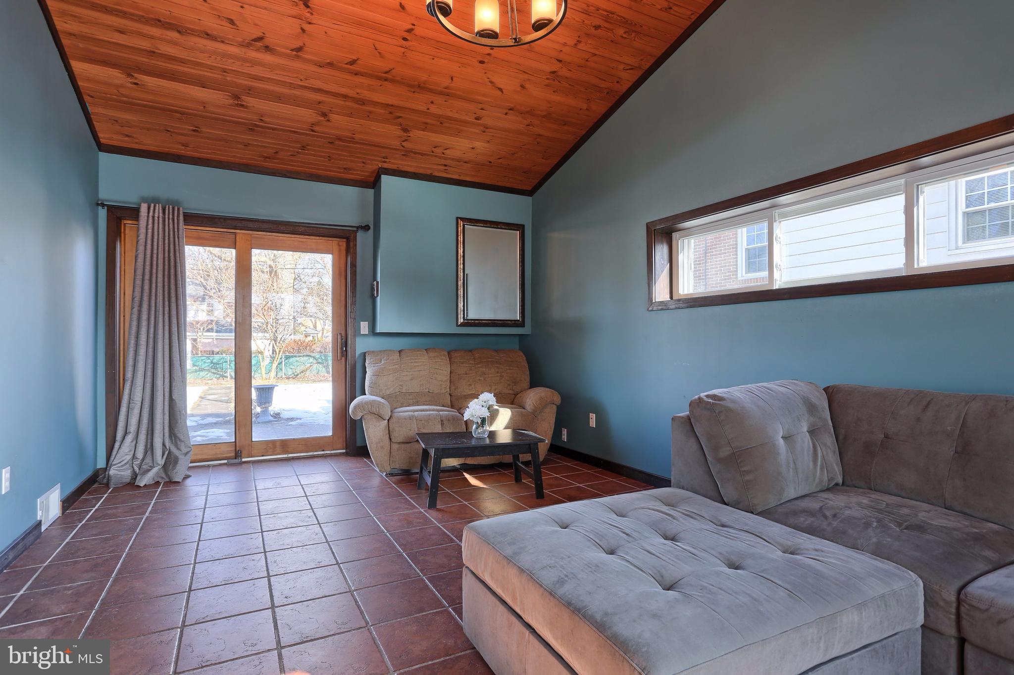 1621 Robin Road Lebanon, PA 17042 - Photo 8 of 17 Gallery Image 8