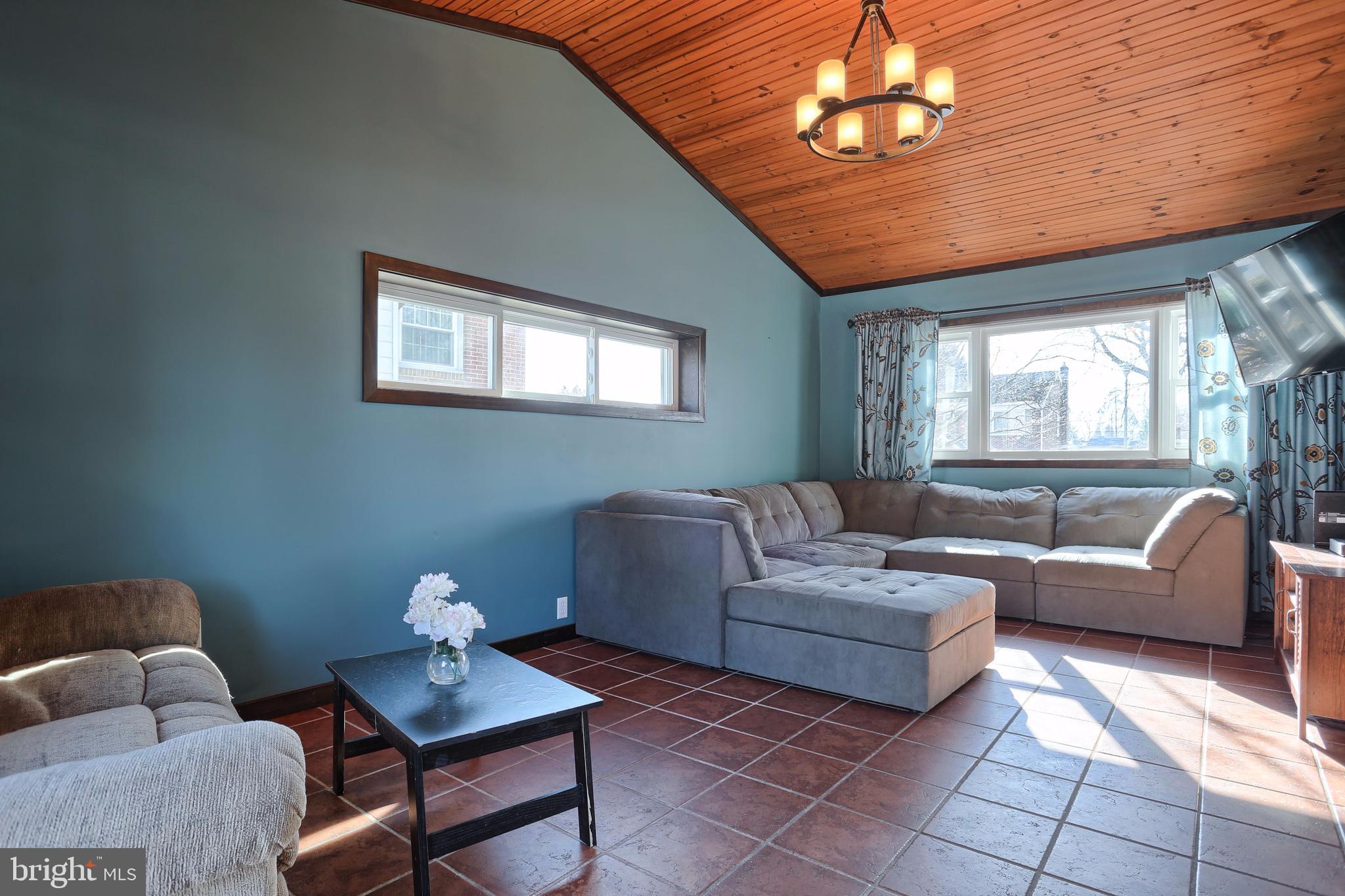 1621 Robin Road Lebanon, PA 17042 - Photo 9 of 17 Gallery Image 9