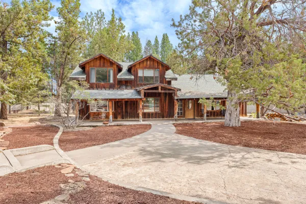 $945,000 | 67439 Highway 20, Bend, OR 97703