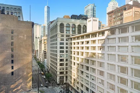 $309,500 | 8 West Monroe Street, Unit 1007, Chicago, IL 60603