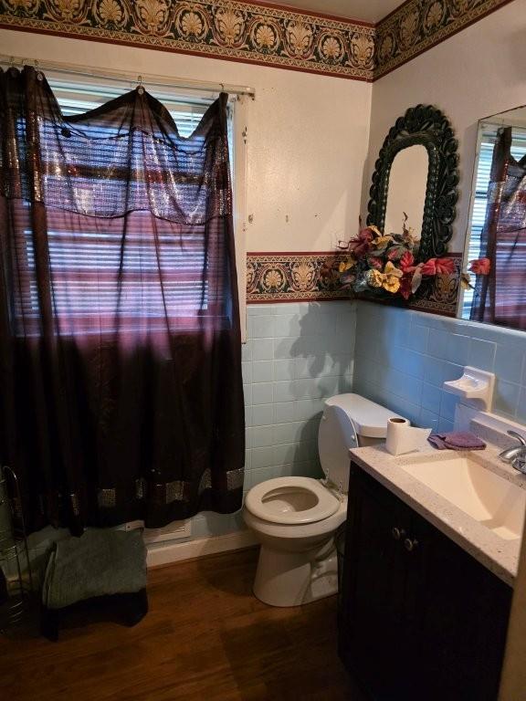 1882 Glen Echo Drive Decatur, GA 30032 - Photo 11 of 24 a bathroom with a sink and a toilet