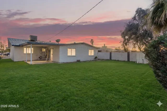 a view of a yard in front of a house