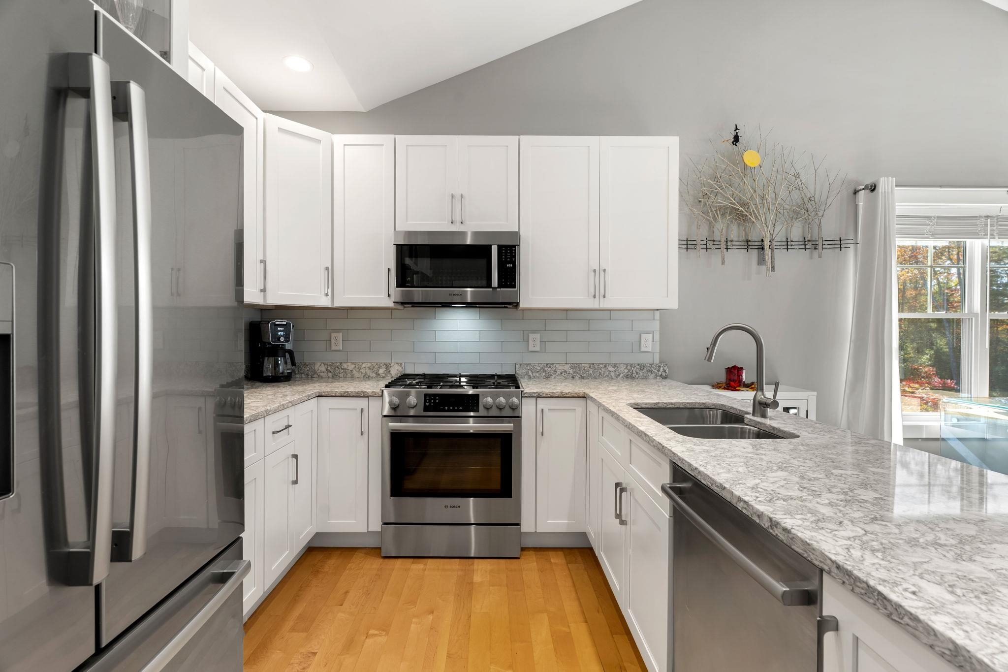 25 Dogwood Road Salem, NH 03079 - Photo 7 of 42