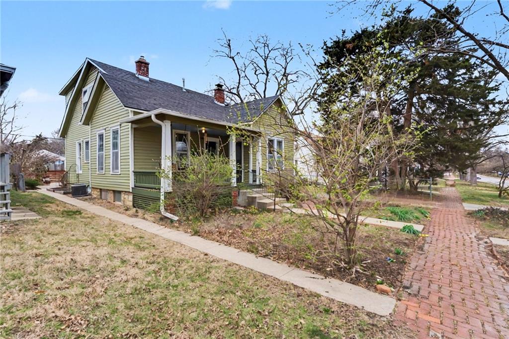731 Alabama Street Lawrence, KS 66044 - Photo 3 of 35