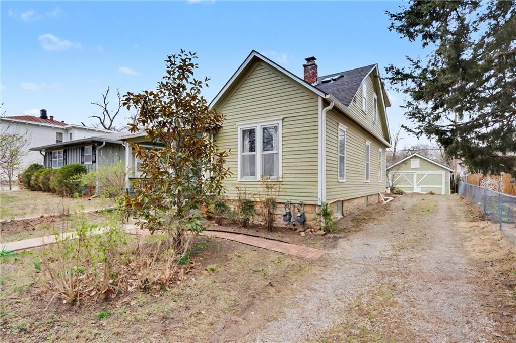 731 Alabama Street Lawrence, KS 66044 - Photo 4 of 35