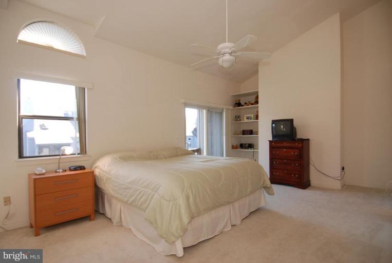 11113 Timberhead Court Reston, VA 20191 - Photo 13 of 16 Master Bedroom
