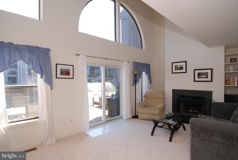 11113 Timberhead Court Reston, VA 20191 - Photo 3 of 16 Living Room #2