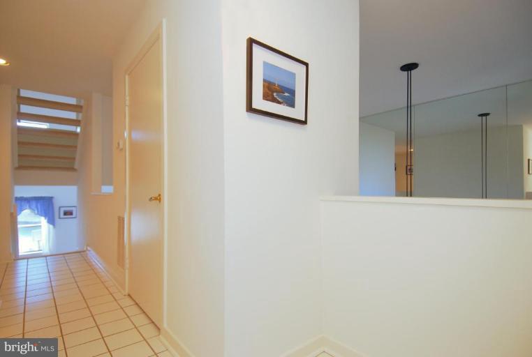 11113 Timberhead Court Reston, VA 20191 - Photo 7 of 16 Entrance / Foyer