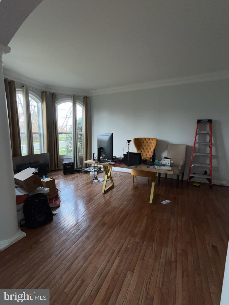 43417 Cedar Place Chantilly, VA 20152 - Photo 17 of 24 Spacious room with natural light.