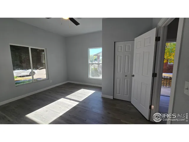 a black and white photo of a living room